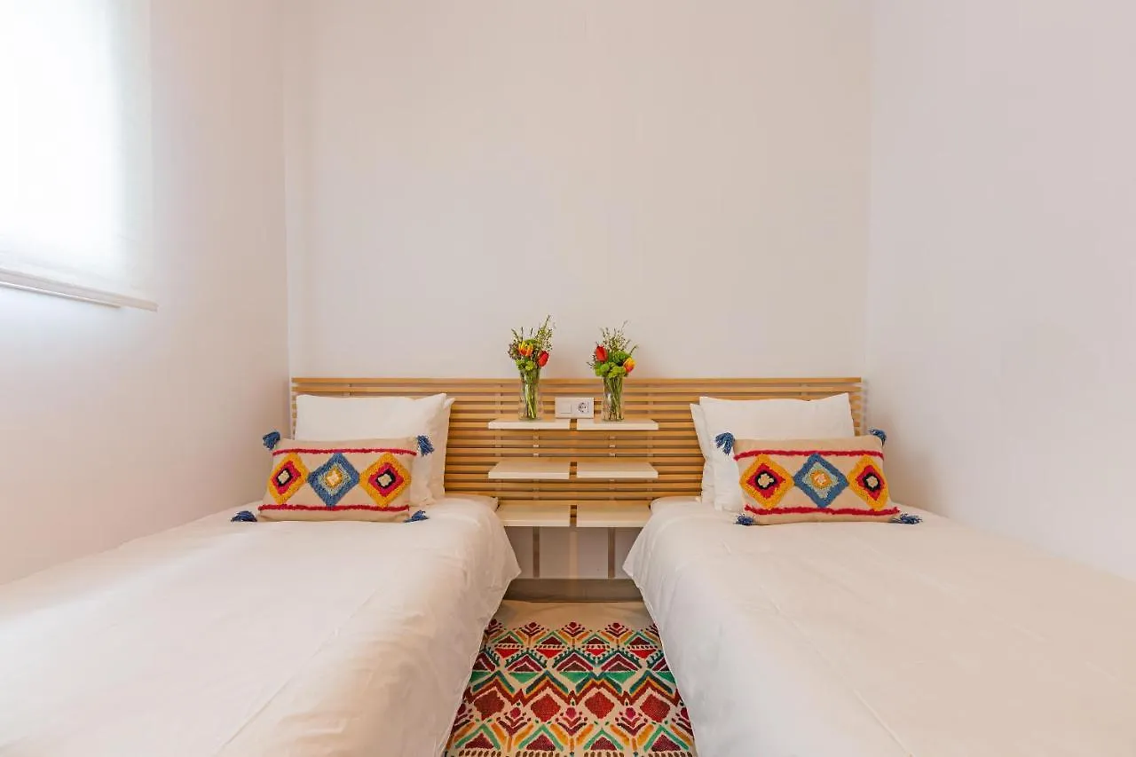Views, Terrace & Pool - Fibre Wifi - Simplytarifa Apartment