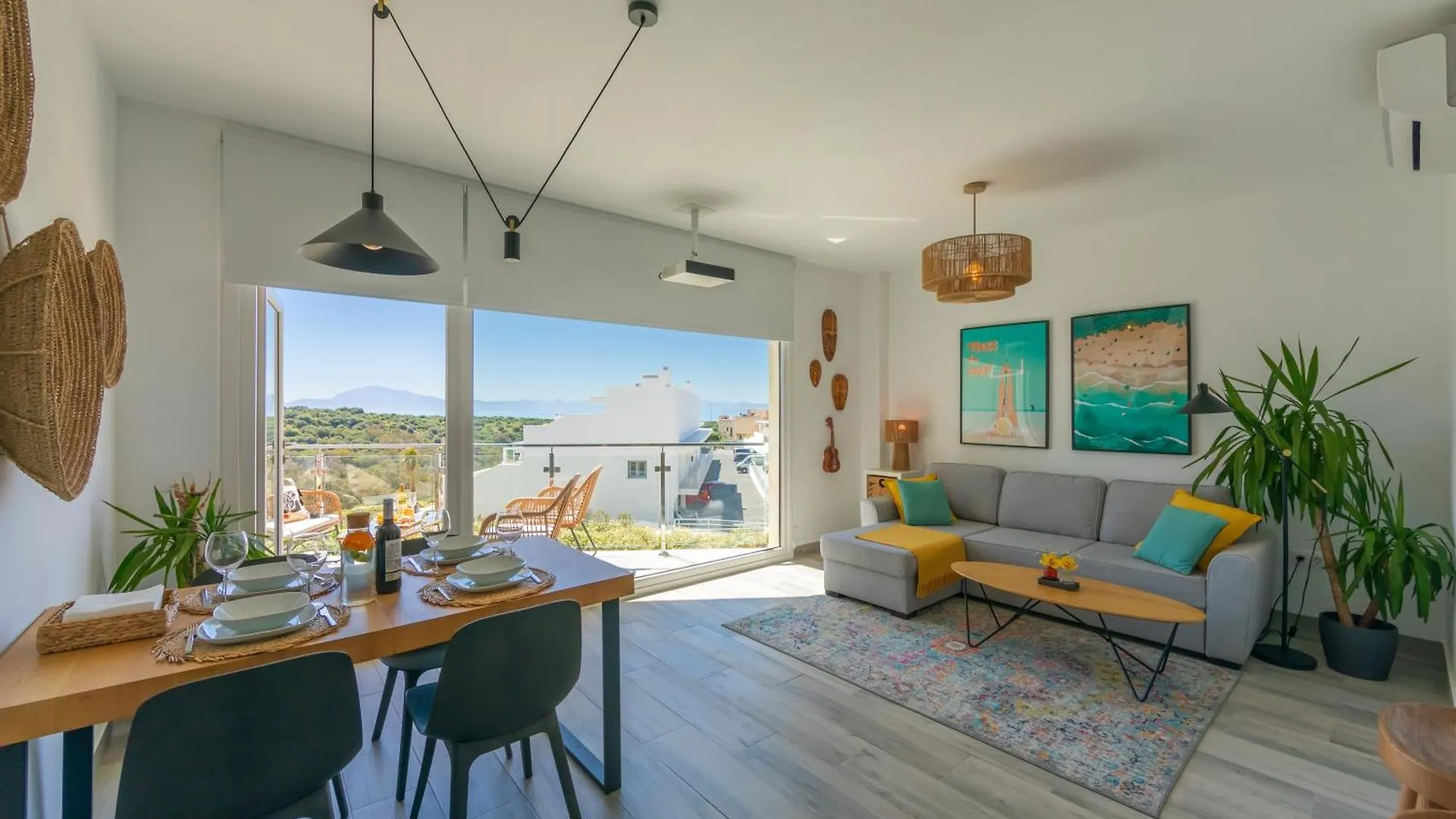 Views, Terrace & Pool - Fibre Wifi - Simplytarifa Apartment