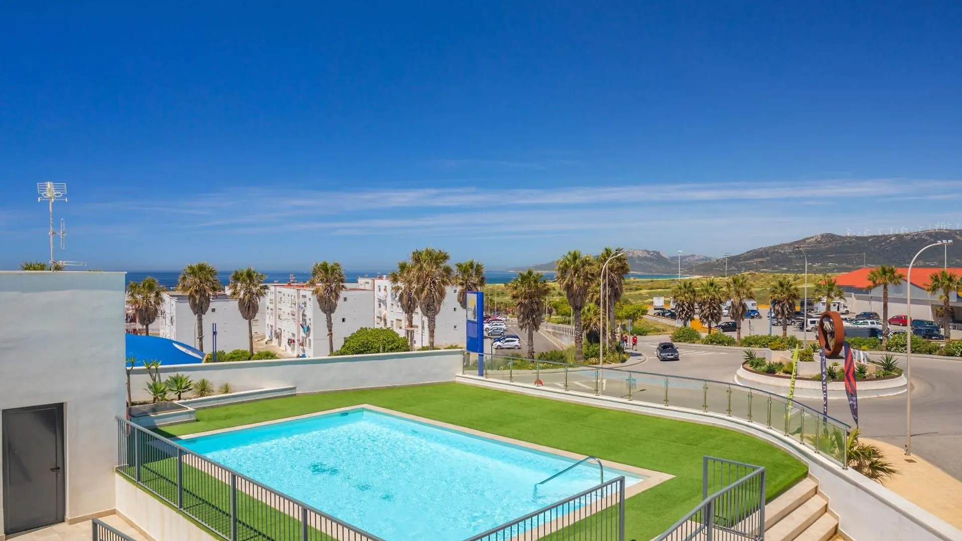 Views, Terrace & Pool - Fibre Wifi - Simplytarifa Apartment
