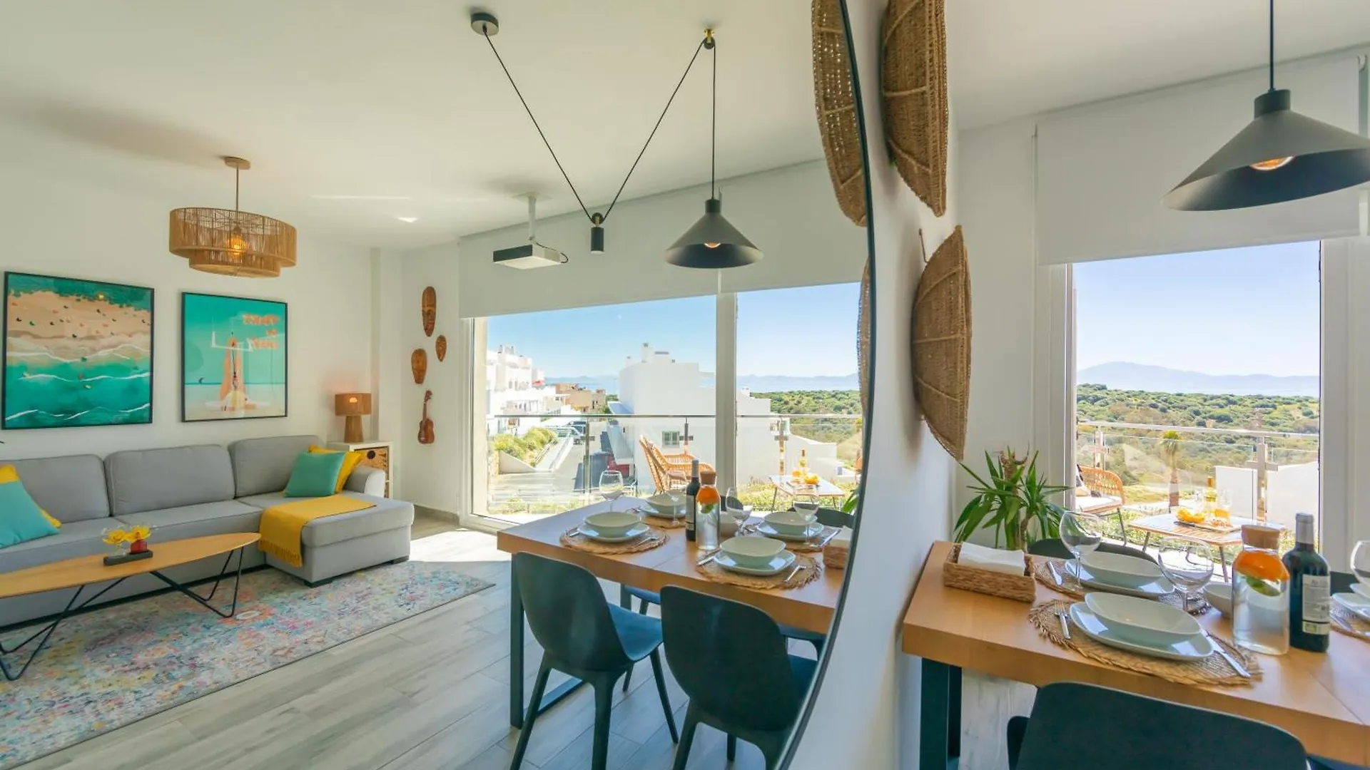 Views, Terrace & Pool - Fibre Wifi - Simplytarifa Apartment
