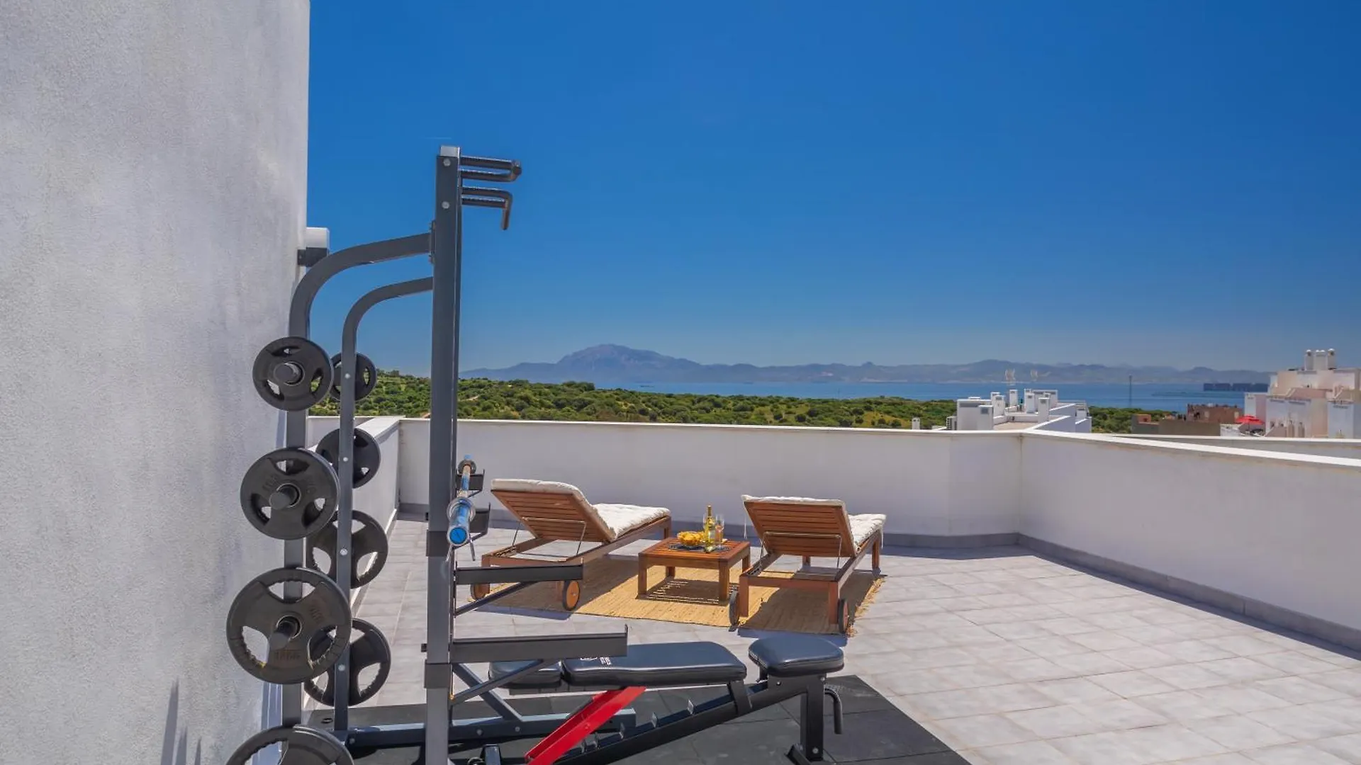 Views, Terrace & Pool - Fibre Wifi - Simplytarifa Apartment